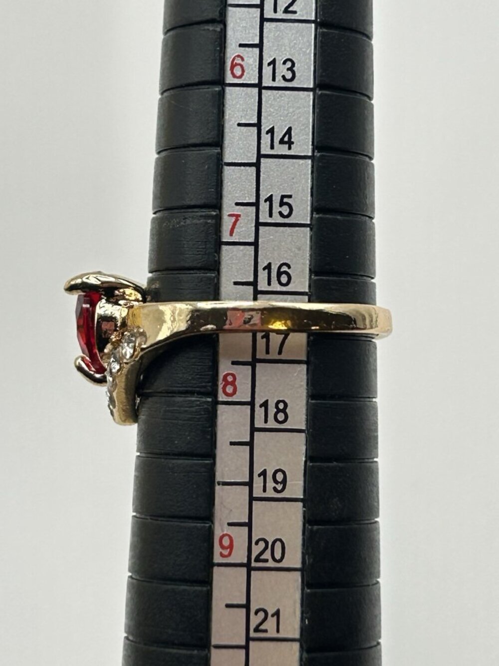 Gold Tone Red Stone Rhinestone Cocktail Ring Size 7.5 Chevron Retro Style Gift - Picture 10 of 12